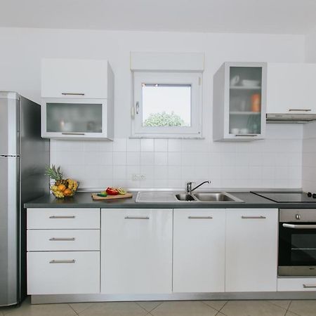 شقة Apartman Sunny تروغير المظهر الخارجي الصورة